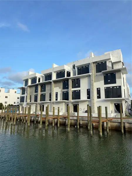 Condo located in Miami Beach, FL showcasing its design and architecture (Image 2). Condo located in Miami Beach, FL showcasing its design and architecture (Image 2).