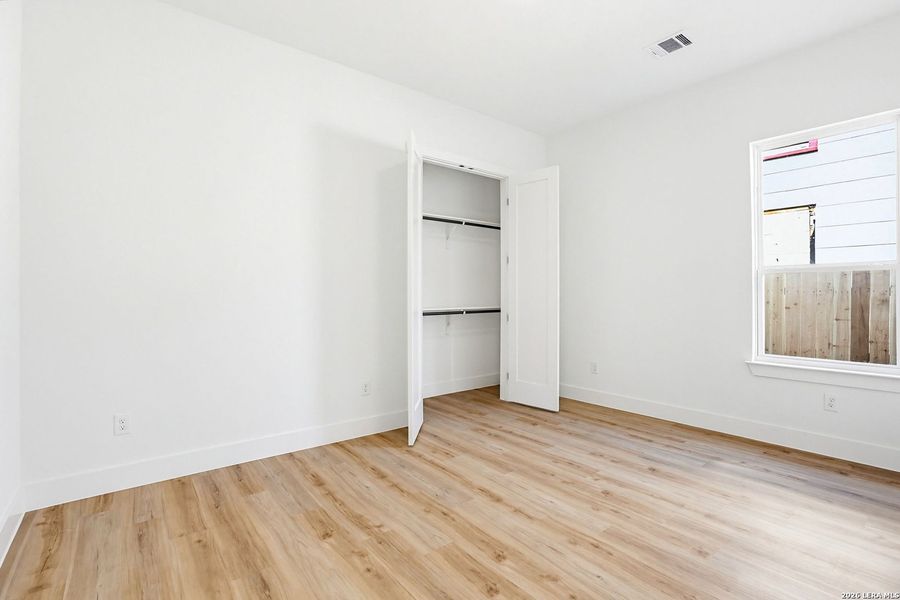 Spacious, unfurnished interior of a new home in , San Antonio (Image 12).