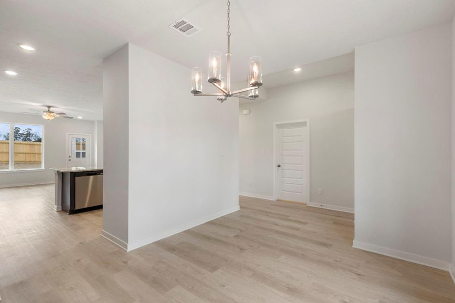 Spacious, unfurnished interior of a new home in , Huntsville (Image 20).