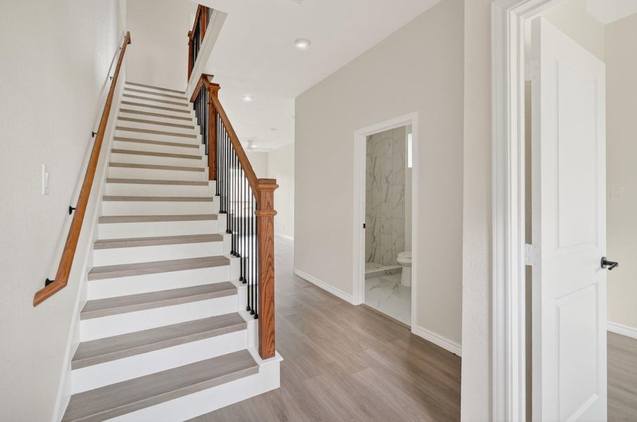 Spacious, unfurnished interior of a new home in Arrowhead Lakes, Willis (Image 6).