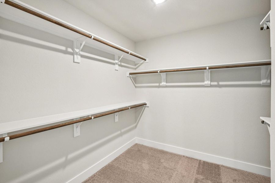 Spacious, unfurnished interior of a new home in Alicante, Houston (Image 24).