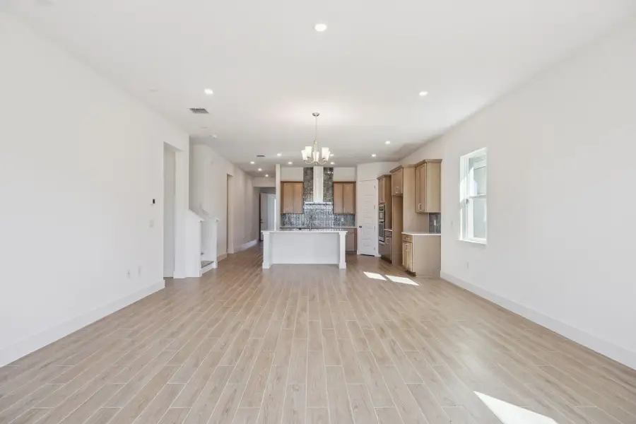 Spacious, unfurnished interior of a new home in Northlake at Ovation, Winter Garden (Image 20).