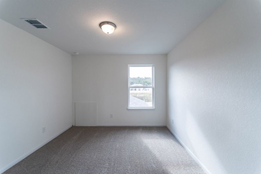 Spacious, unfurnished interior of a new home in Hunter's Ranch, San Antonio (Image 16).