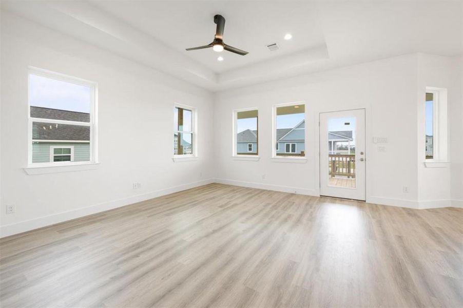 Spacious, unfurnished interior of a new home in , Galveston (Image 12).