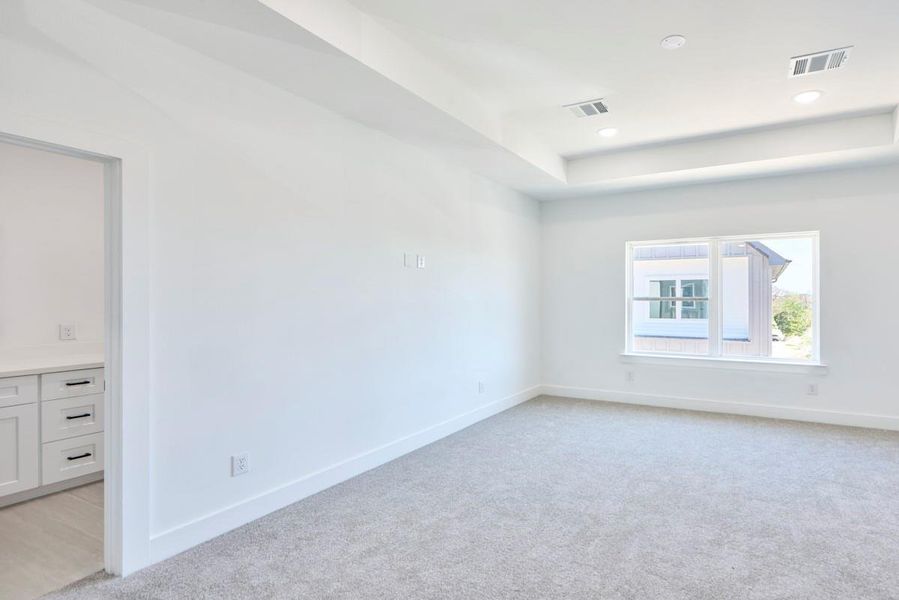 Spacious, unfurnished interior of a new home in , Houston (Image 18).
