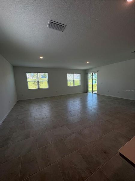 Image 10 of a home in Oakview.