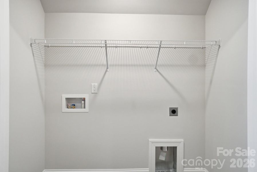 Spacious, unfurnished interior of a new home in Harrisburg Village, Harrisburg (Image 17).