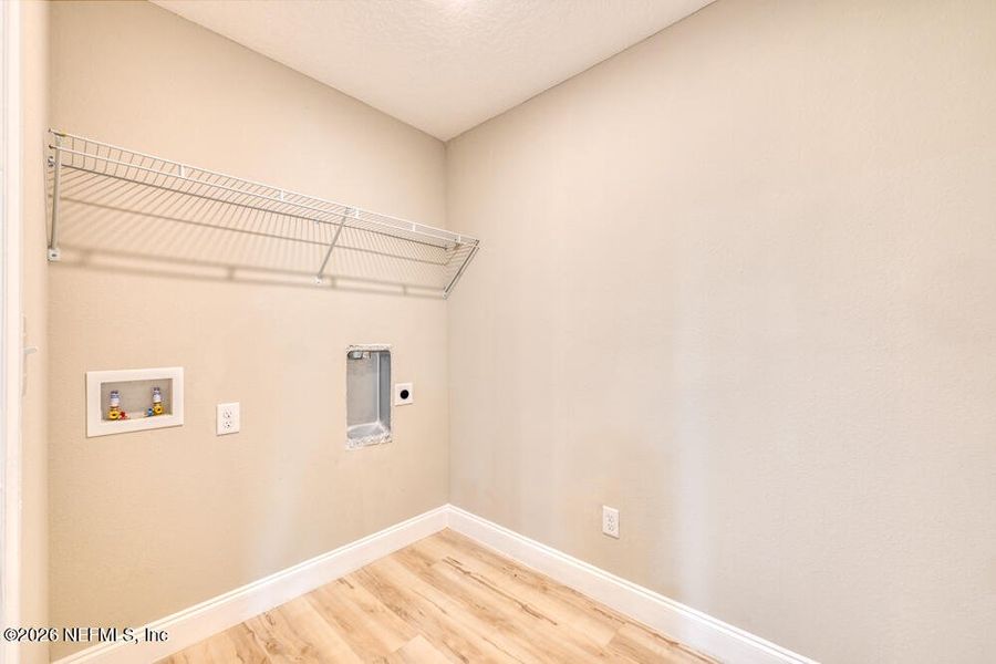 Spacious, unfurnished interior of a new home in , Jacksonville (Image 18).