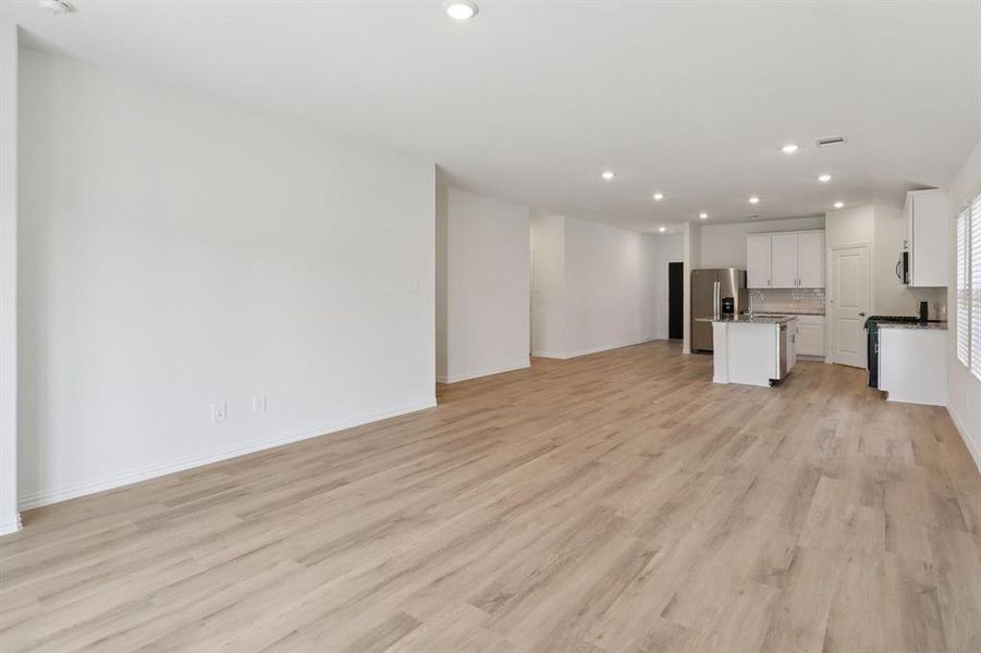 Photo is not of the actual home, but is an inspirational photo of builder’s model home and may depict options, furnishings, and/or decorator features that are not included. Photo is not of the actual home, but is an inspirational photo of builder’s model home and may depict options, furnishings, and/or decorator features that are not included.