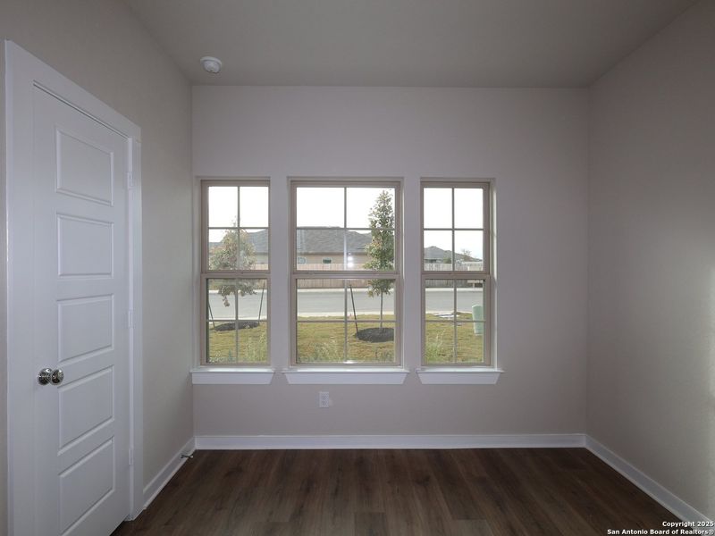 Spacious, unfurnished interior of a new home in Winding Brook, San Antonio (Image 19).