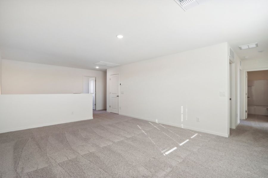 Representative unfurnished interior of a home built from the Eclipse by Starlight Homes in Stonebridge Manor, Waddell (Image 20).