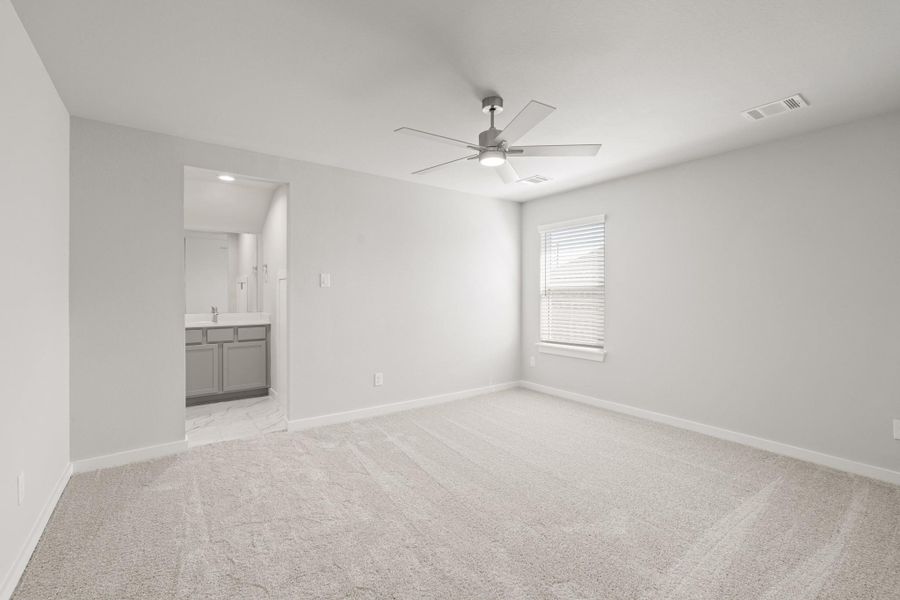 Spacious, unfurnished interior of a new home in Sunterra, Katy (Image 9).