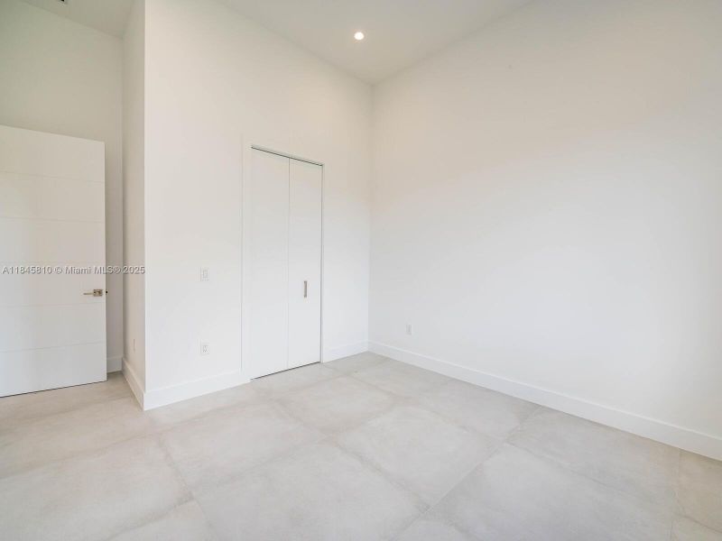 Spacious, unfurnished interior of a new home in , Miami (Image 22).