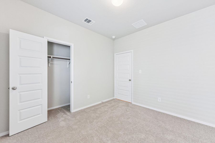 Spacious, unfurnished interior of a new home in Edgebrooke, Pflugerville (Image 31).