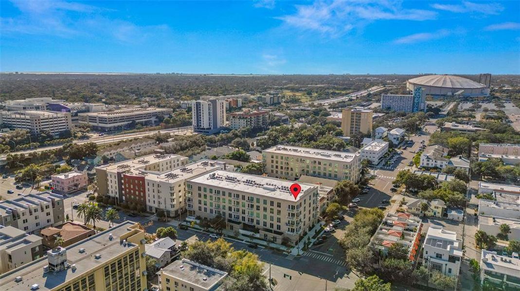 Condo located in St. Petersburg, FL showcasing its design and architecture (Image 3). Condo located in St. Petersburg, FL showcasing its design and architecture (Image 3).