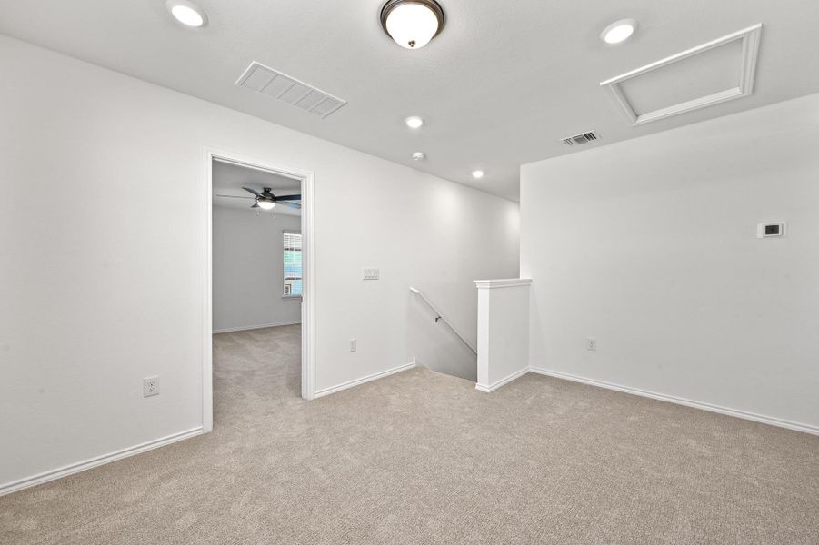 Spacious, unfurnished interior of a new home in Creekside at Estancia, Austin (Image 19). Spacious, unfurnished interior of a new home in Creekside at Estancia, Austin (Image 19).