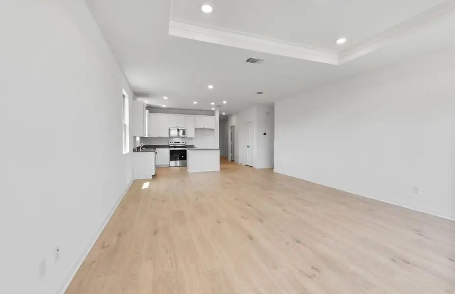 Spacious, unfurnished interior of a new home in County View, Temple (Image 12).