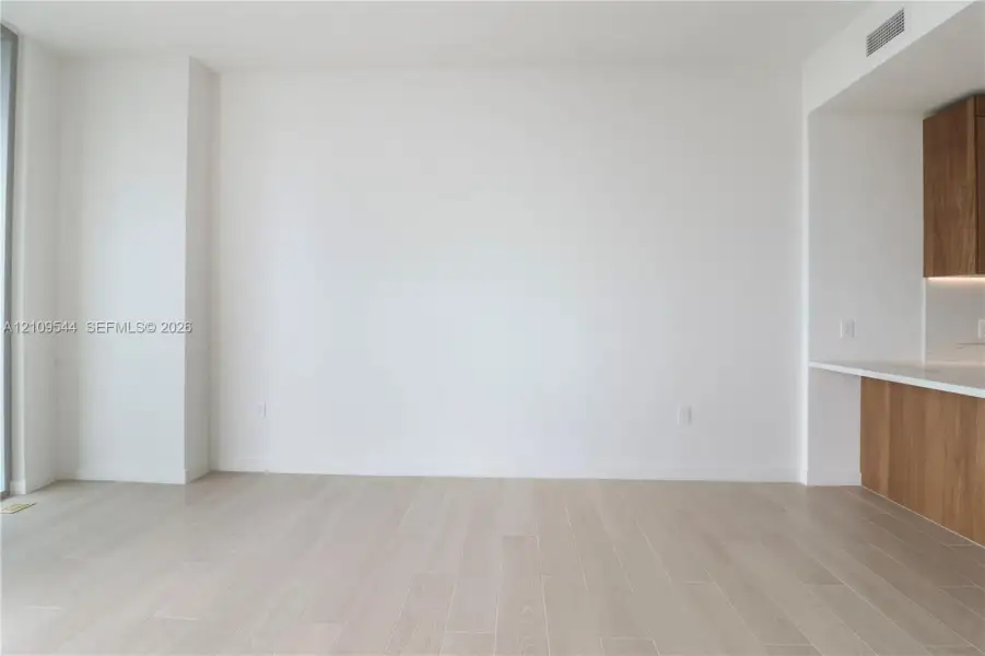 Spacious, unfurnished interior of a new home in , Miami (Image 61).
