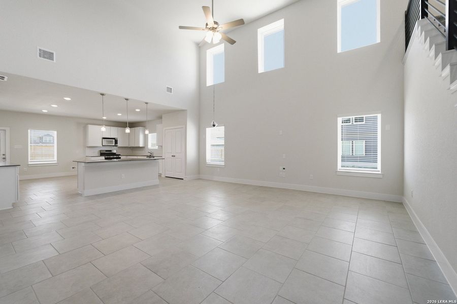 Spacious, unfurnished interior of a new home in Red Hawk Landing, San Antonio (Image 16).