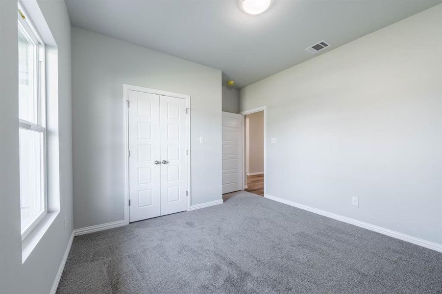Spacious, unfurnished interior of a new home in Trails of Fossil Creek, Fort Worth (Image 14).