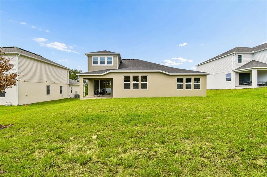Exterior details and patio area of a home in Wolf Lake Ranch, Apopka (Image 20).