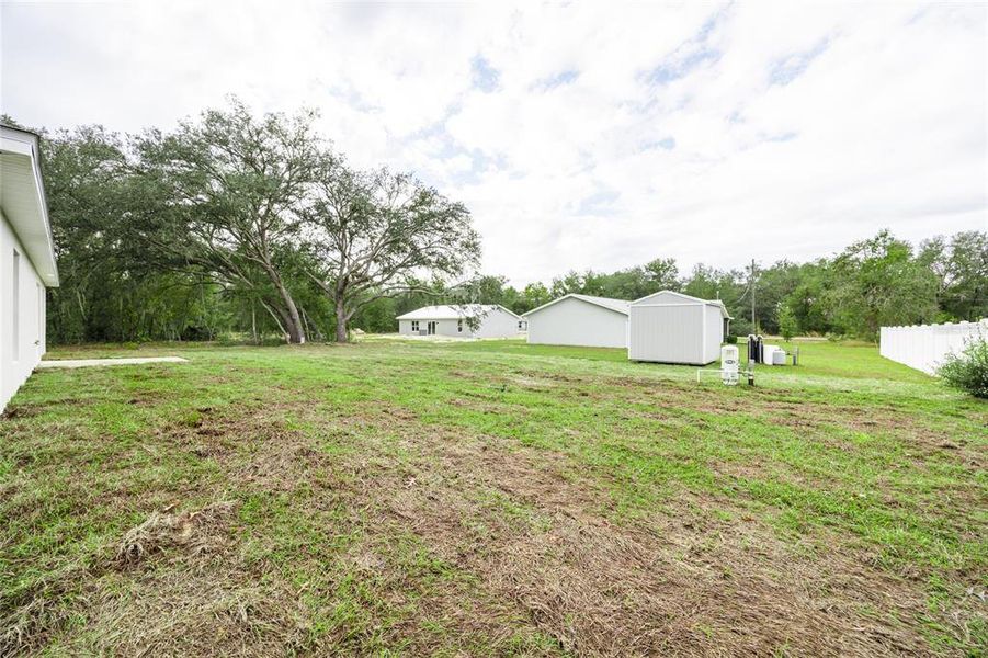 Exterior details and patio area of a home in , Ocklawaha (Image 4).