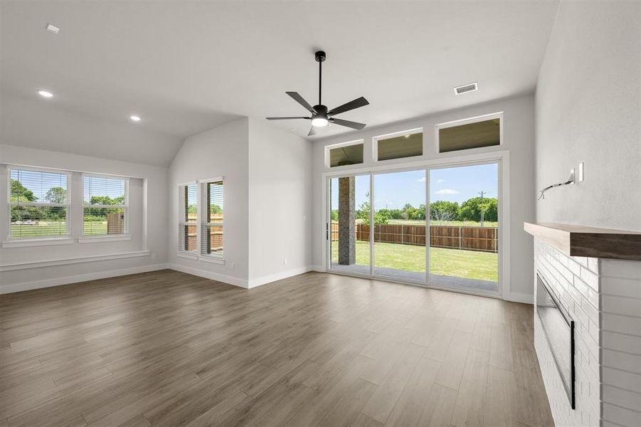 Spacious, unfurnished interior of a new home in Oaks of North Grove, Waxahachie (Image 24). Spacious, unfurnished interior of a new home in Oaks of North Grove, Waxahachie (Image 24).