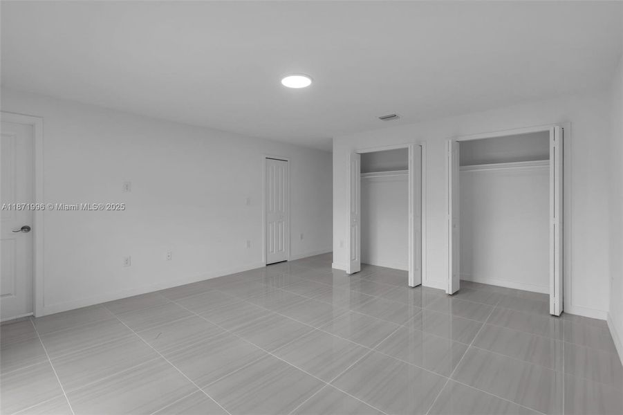 Spacious, unfurnished interior of a new home in , Miami Gardens (Image 20).