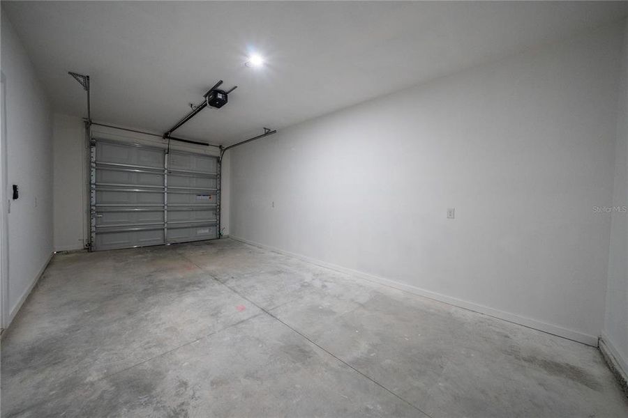 Spacious, unfurnished interior of a new home in , Williston (Image 33).