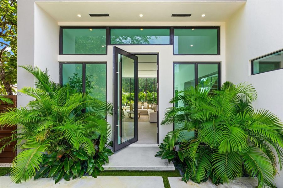 Exterior details and patio area of a home in , Miami (Image 33).