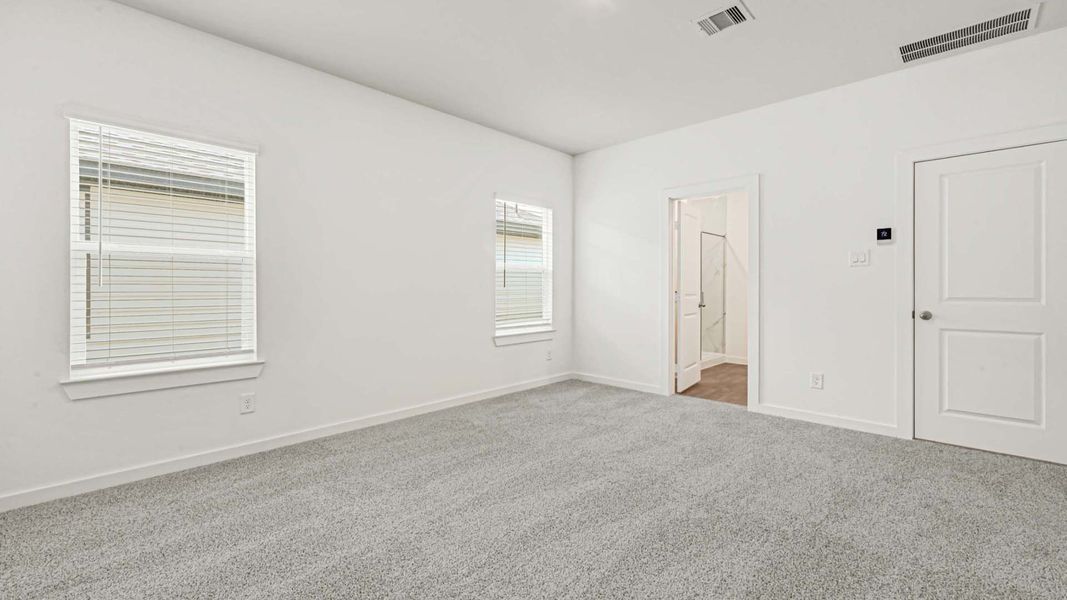 Spacious, unfurnished interior of a new home in Holly Ridge, Rosenberg (Image 23).