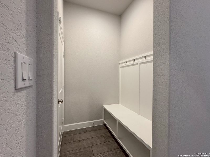 Spacious, unfurnished interior of a new home in Cibolo Canyons 50', San Antonio (Image 21). Spacious, unfurnished interior of a new home in Cibolo Canyons 50', San Antonio (Image 21).