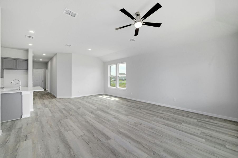 Spacious, unfurnished interior of a new home in Willowbrook, New Braunfels (Image 14). Spacious, unfurnished interior of a new home in Willowbrook, New Braunfels (Image 14).