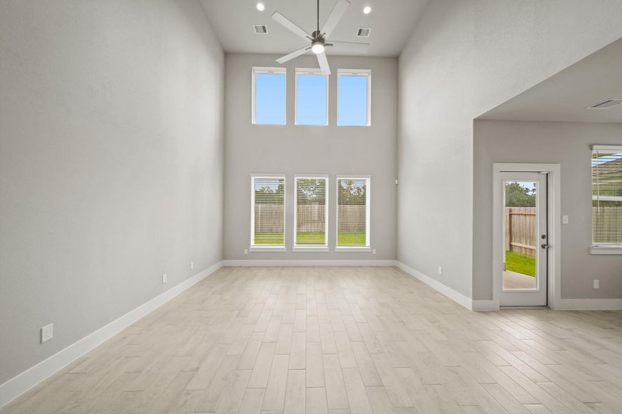 Spacious, unfurnished interior of a new home in Grand Oaks – The Cove, Houston (Image 18).