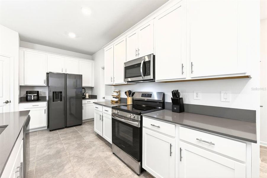 Furnished interior view inside a new home in Tohoqua, Kissimmee (Image 4).