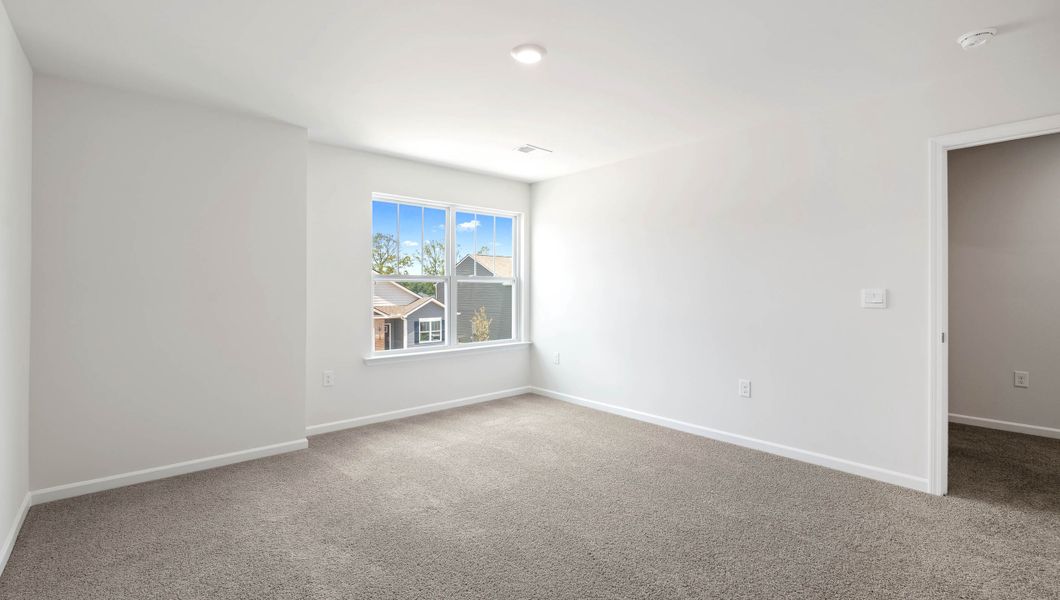 Spacious, unfurnished interior of a new home in Woodglen, Piedmont (Image 22).