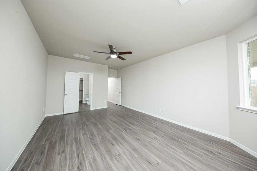 Spacious, unfurnished interior of a new home in River Ranch, Dayton (Image 21).