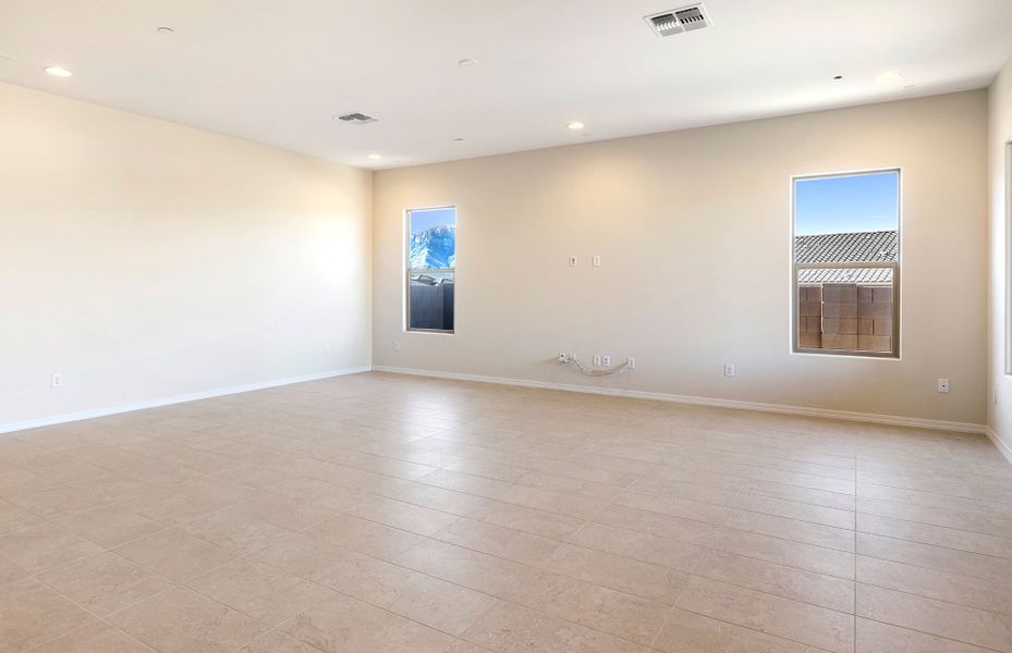 Spacious, unfurnished interior of a new home in Vistoso Canyon Estates, Oro Valley (Image 13).
