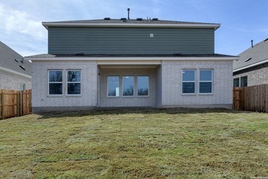 Exterior details and patio area of a home in Nopal Valley, San Antonio (Image 22).