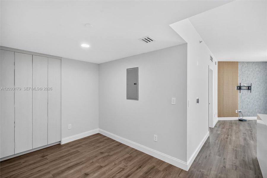 Spacious, unfurnished interior of a new home in , Miami (Image 32).