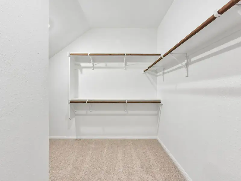 Spacious, unfurnished interior of a new home in Lexington Parke, Del Valle (Image 10).