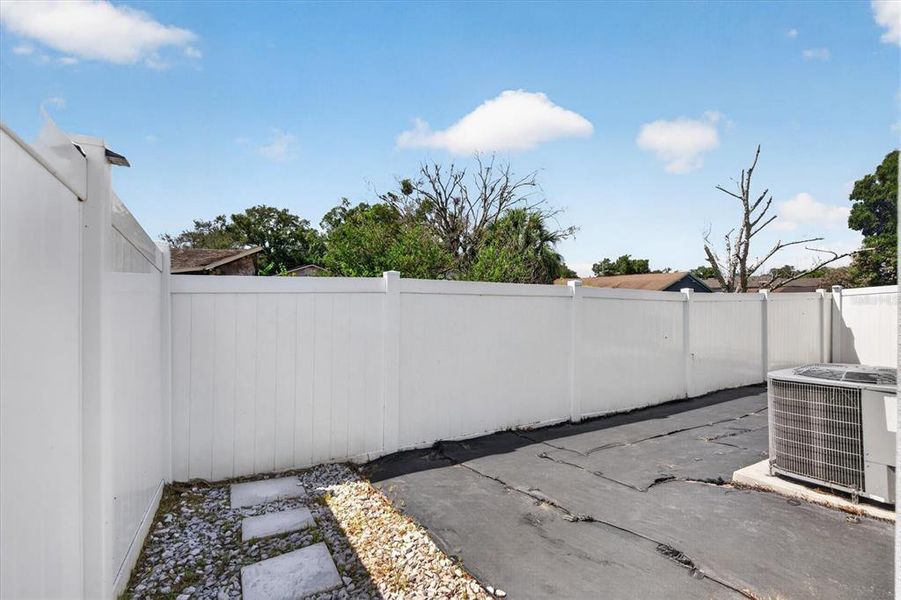 Exterior details and patio area of a home in , Tampa (Image 4).