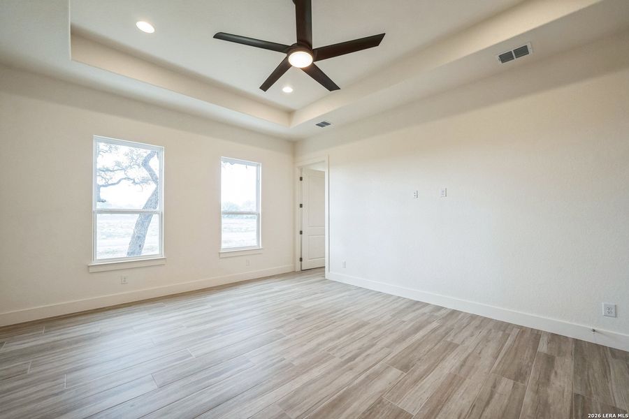 Spacious, unfurnished interior of a new home in , Floresville (Image 15).