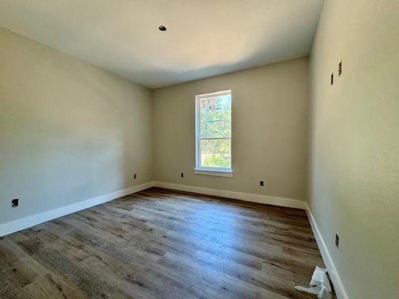 Spacious, unfurnished interior of a new home in , Mineola (Image 28).