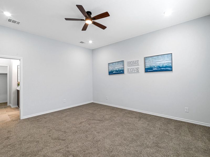 Spacious, unfurnished interior of a new home in , Houston (Image 22).