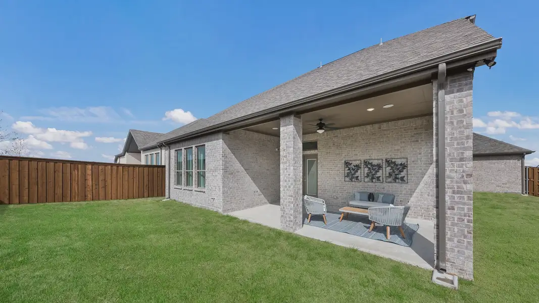 Exterior details and patio area of a home in Las Lomas, Forney (Image 3).