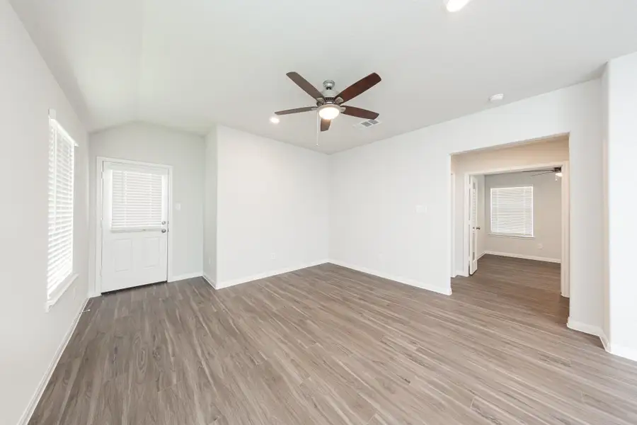 Spacious, unfurnished interior of a new home in River's Edge, Conroe (Image 12). Spacious, unfurnished interior of a new home in River's Edge, Conroe (Image 12).