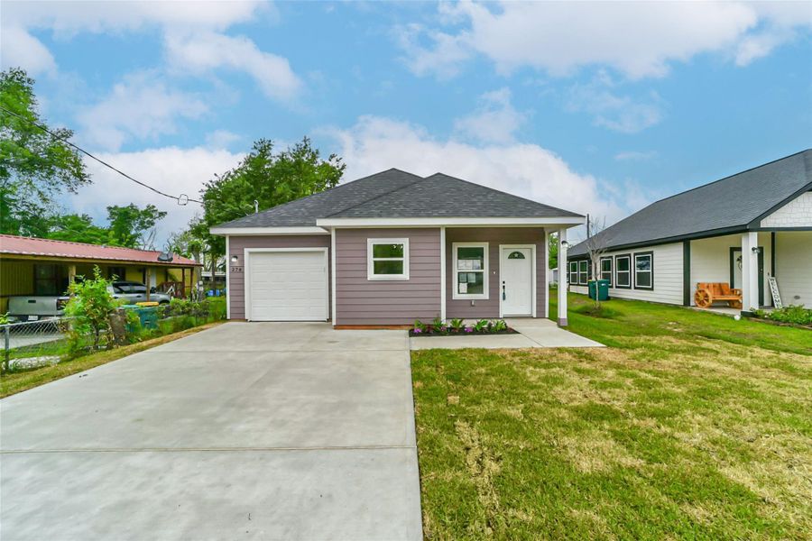 Front exterior of a new home in , Conroe, TX, highlighting curb appeal (Image 20).