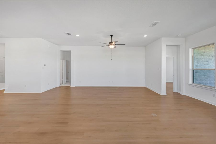 Spacious, unfurnished interior of a new home in Beacon Point at Lago Mar 50’ Homesites, Texas City (Image 29).