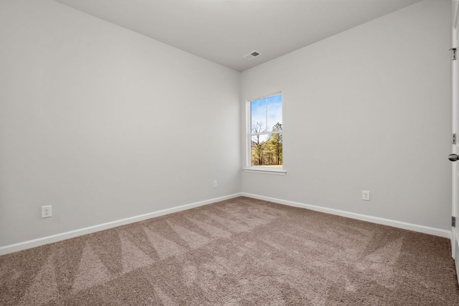 Spacious, unfurnished interior of a new home in The Oaks, Clarksville (Image 16).